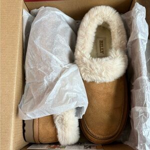 BILLY Chestnut Cozy Slippers, kids 4 wide. Brand New!!